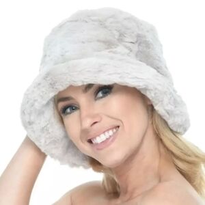 Elegant Faux Fur Bucket Hat in Cream